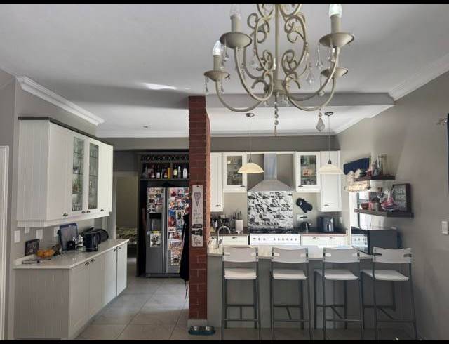 3 BEDROOM HOUSE FOR SALE IN MIDSTREAM HILL